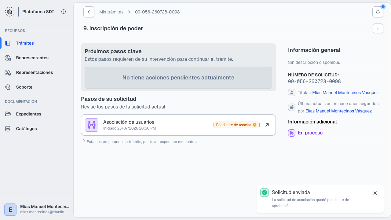 Detalle de la solicitud con el paso Asociación de usuarios en estado Pendiente de asociar